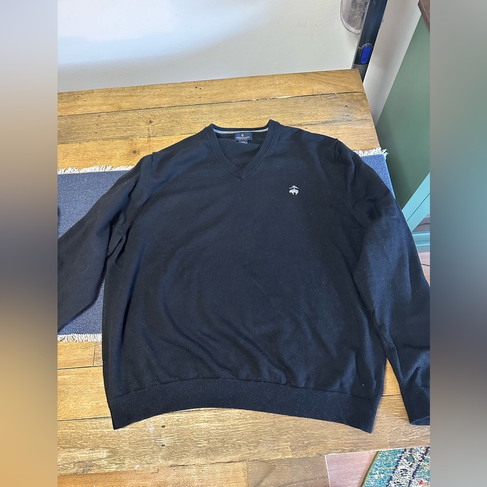 Brooks Brothers Men’s Wool V Neck Sweater Black XXL.